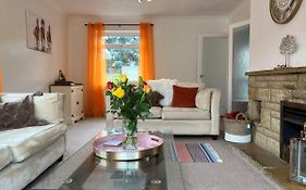 Charming 4-Bed House In Cheltenham Free Parking